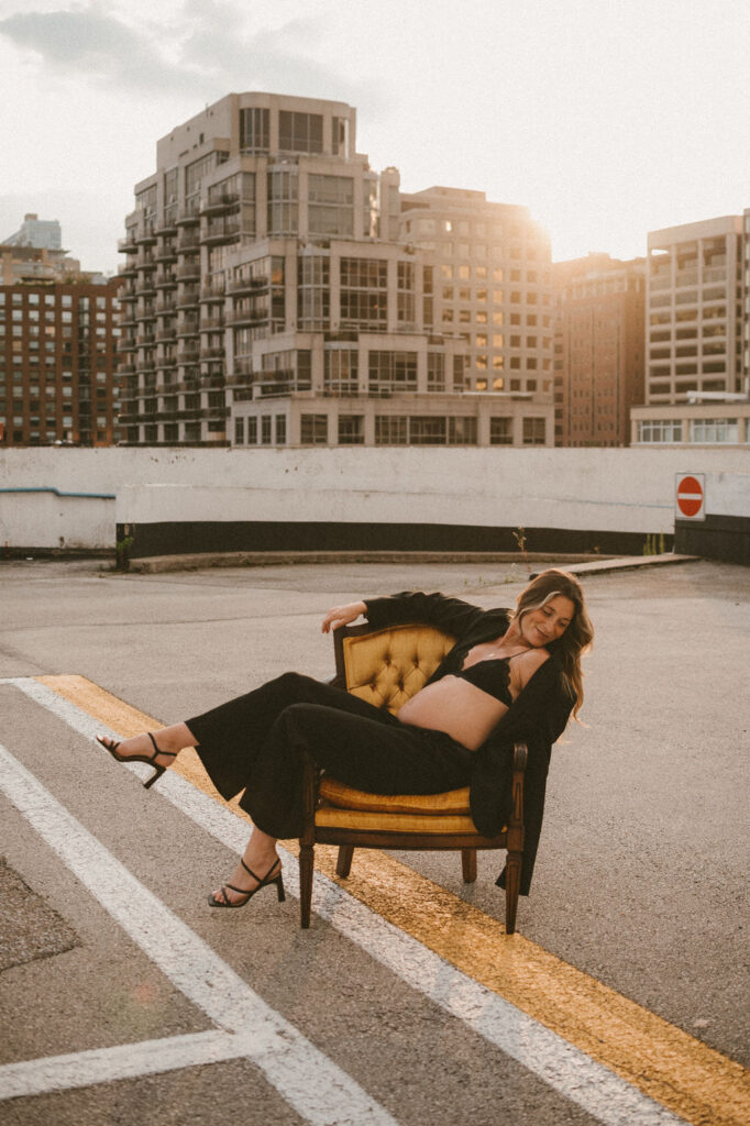 Maternity photoshoot with city in the background