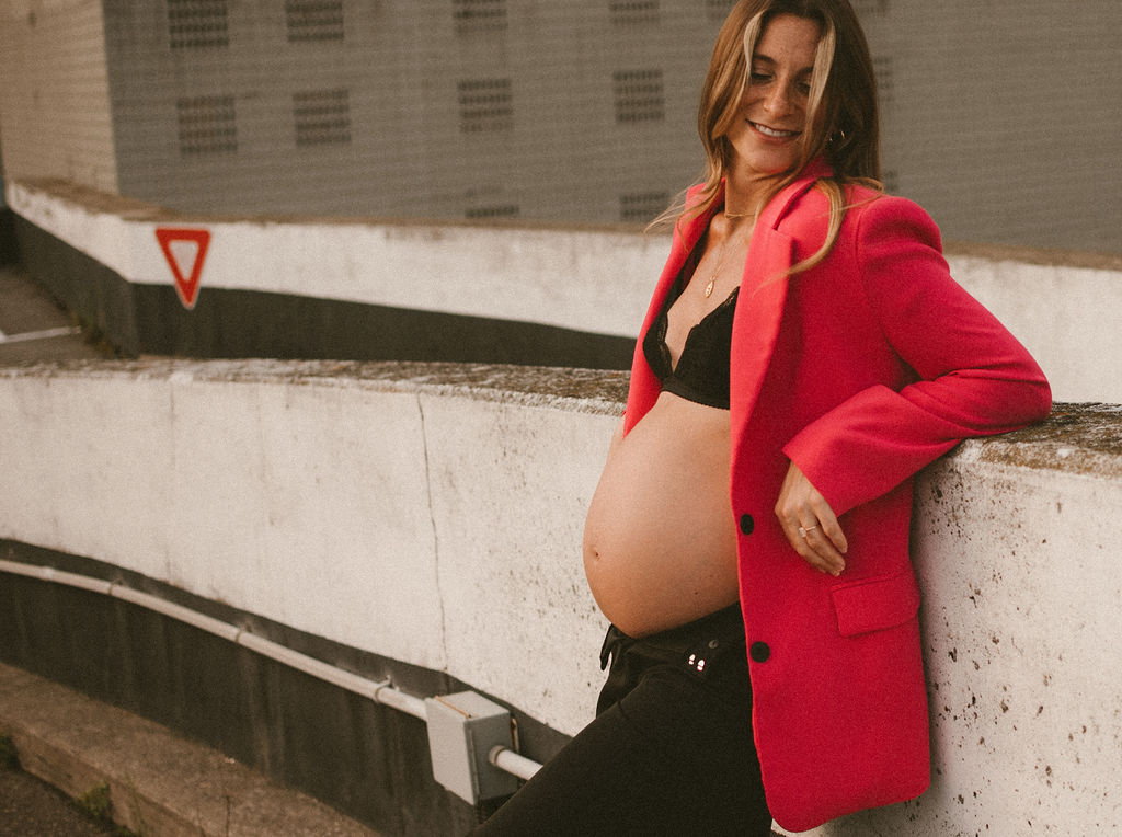 Maternity shoot in a red blazer